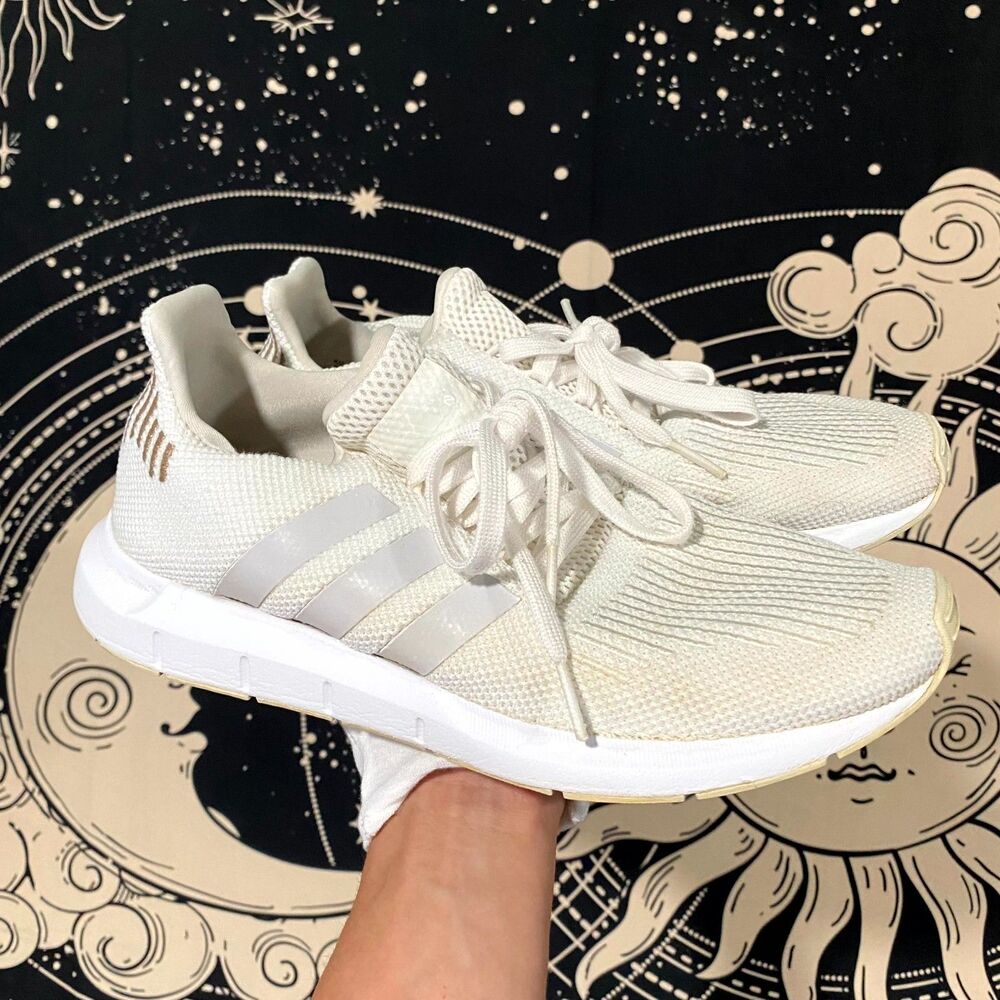 Adidas Swift Run B37719 Athletic Sneaker Women's 9 White Knit Running Training